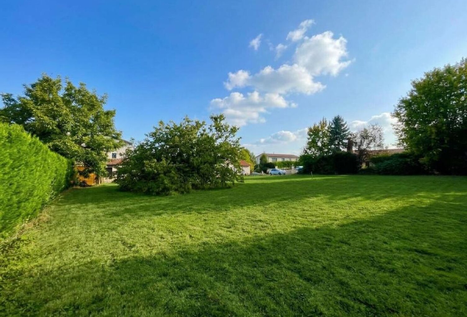 À VENDRE – Terrain constructible de 827 m² à Tramoyes (01390) — photo 1