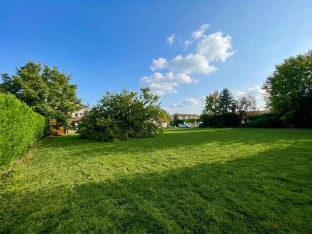 À VENDRE – Terrain constructible de 827 m² à Tramoyes (01390) — photo du bien