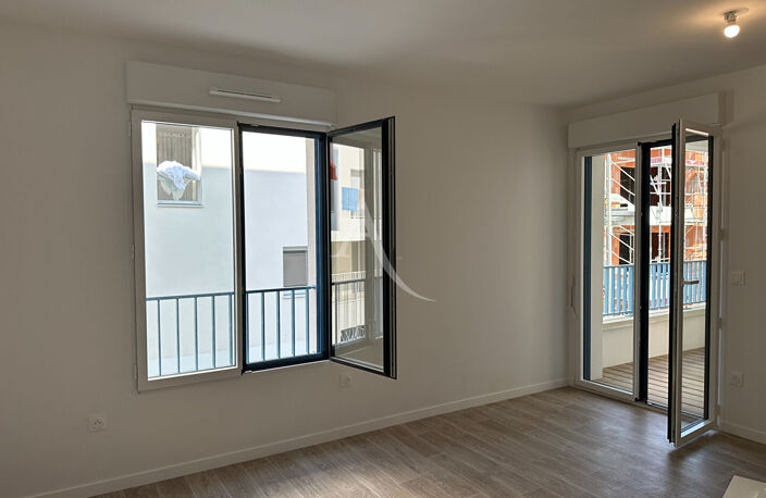 LA ROCHELLE ? À LOUER T2 NEUF DE 45 M² AVEC TERRASSE ET PARKING PRIVATIF — photo 2