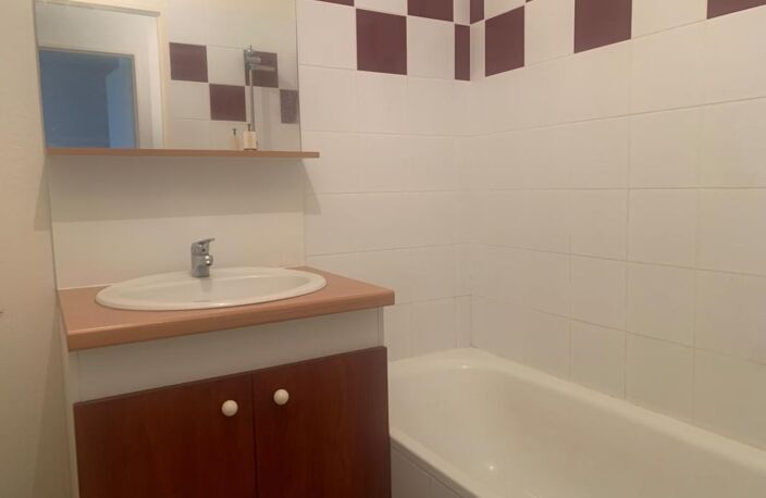 Appartement à louer 2 pièces AIRE SUR L'ADOUR (40) — photo 4