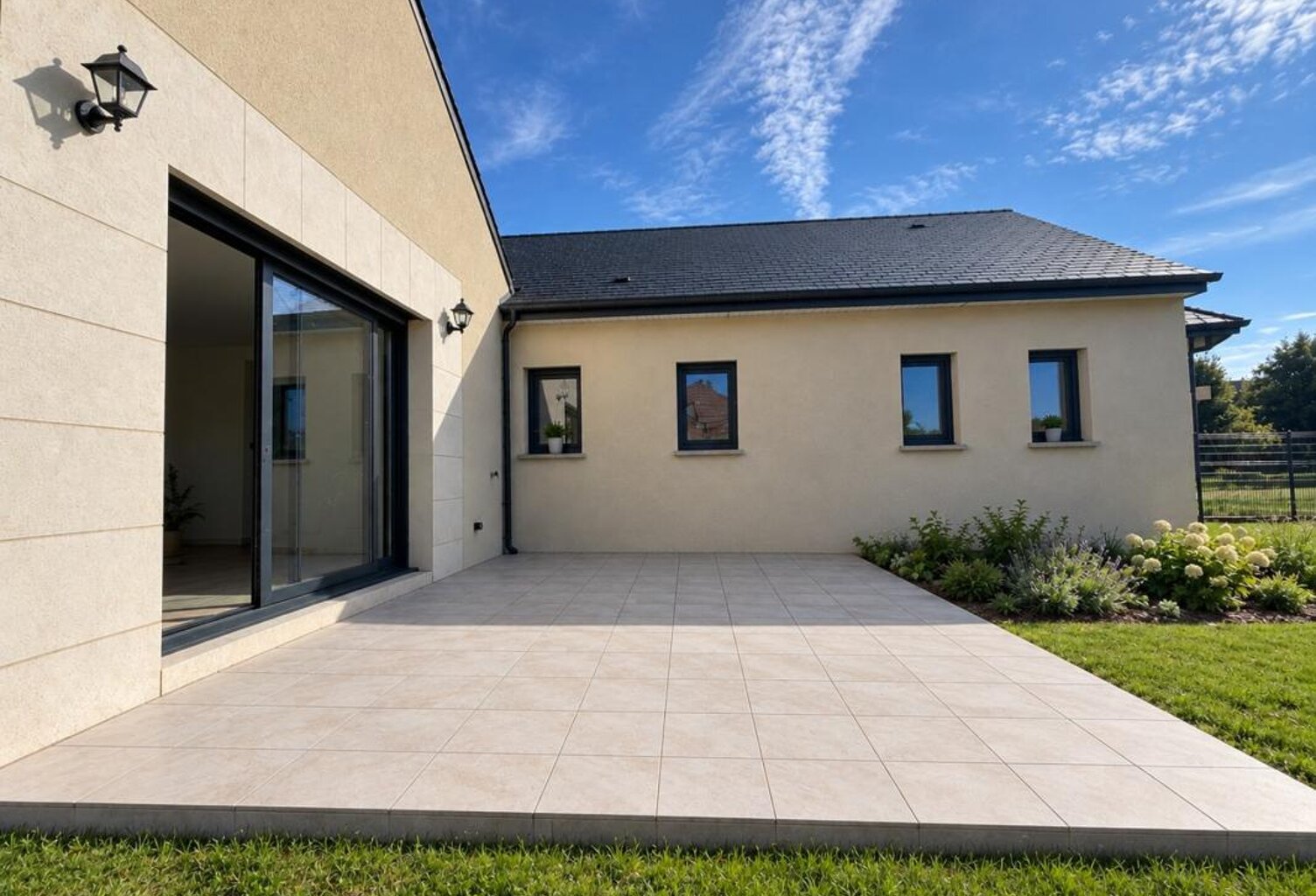 - RUGLES - 27250 - MAISON - T5 - 130M2 - 1H20 DE PARIS MONTPARNASSE- RE2020 - JARDIN - TERRASSE — photo 1
