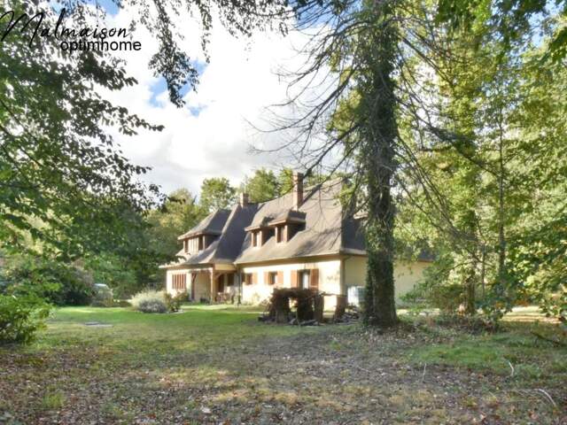 Proche Conches-en-Ouche – Maison traditionnelle avec 6 chambres, dont 2 suites au rez-de-chaussée, sur un hectare en partie boisé — photo du bien