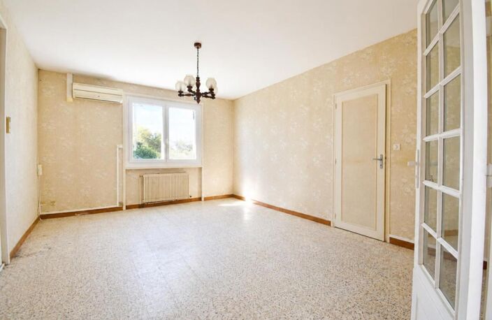 Saint-Seurin-sur-l'Isle : maison  99 m² + dépendances sur 6660 m² de terrain — photo 3