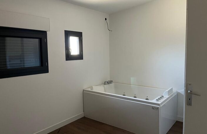 Maison de plain pied 188 m² avec terrain COUTRAS (33) — photo 3