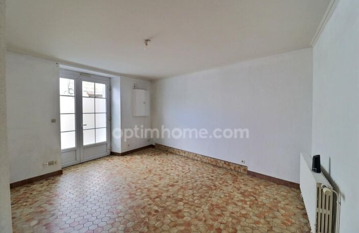 Maison de bourg rénovée de 99 m² (3 ch) avec cour, 2 garages + Appartement T2 loué (420 €/mois) – Centre-ville de Nueil-les-Aubiers (79250) — photo 4
