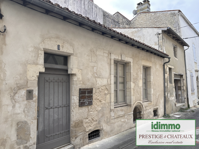Jolie maison à pans de bois — photo du bien