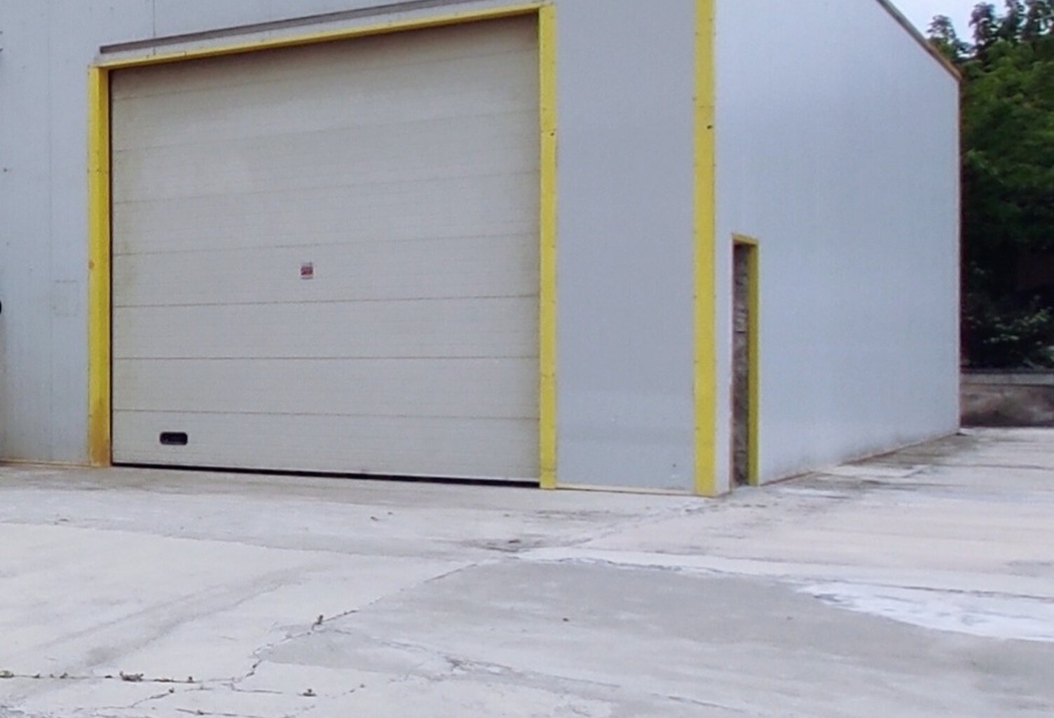 À louer   Ensemble de locaux polyvalents de 590 m2 sur terra — photo 1