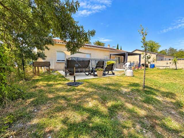 À vendre maison de plain-pied avec garage très au calme — photo du bien