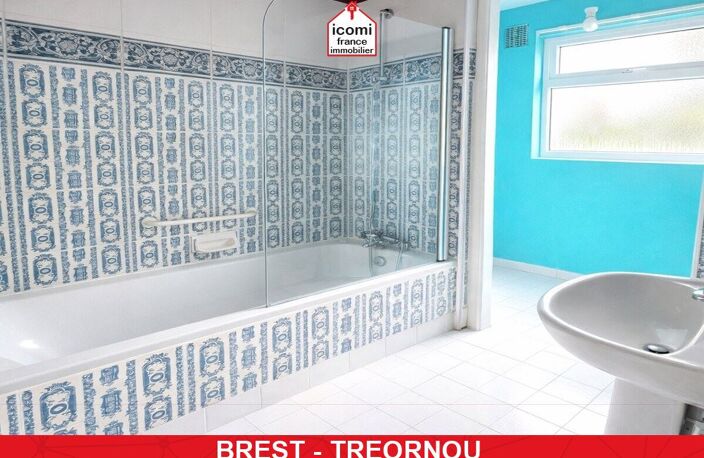 FINISTERE - Brest (29200) - A VENDRE - APPARTEMENT 87M2 - DALLE BETON- 3 CHAMBRES - 1 GARAGE - 1 CAVE - 1 JARDIN PARTAGE - TRES FAIBLES CHARGES - COMMERCES A PIED — photo 3
