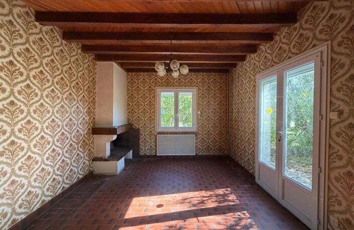 Coeur de Tonnay-Charente, maison avec fort potentiel avec garage et jardin — photo 4