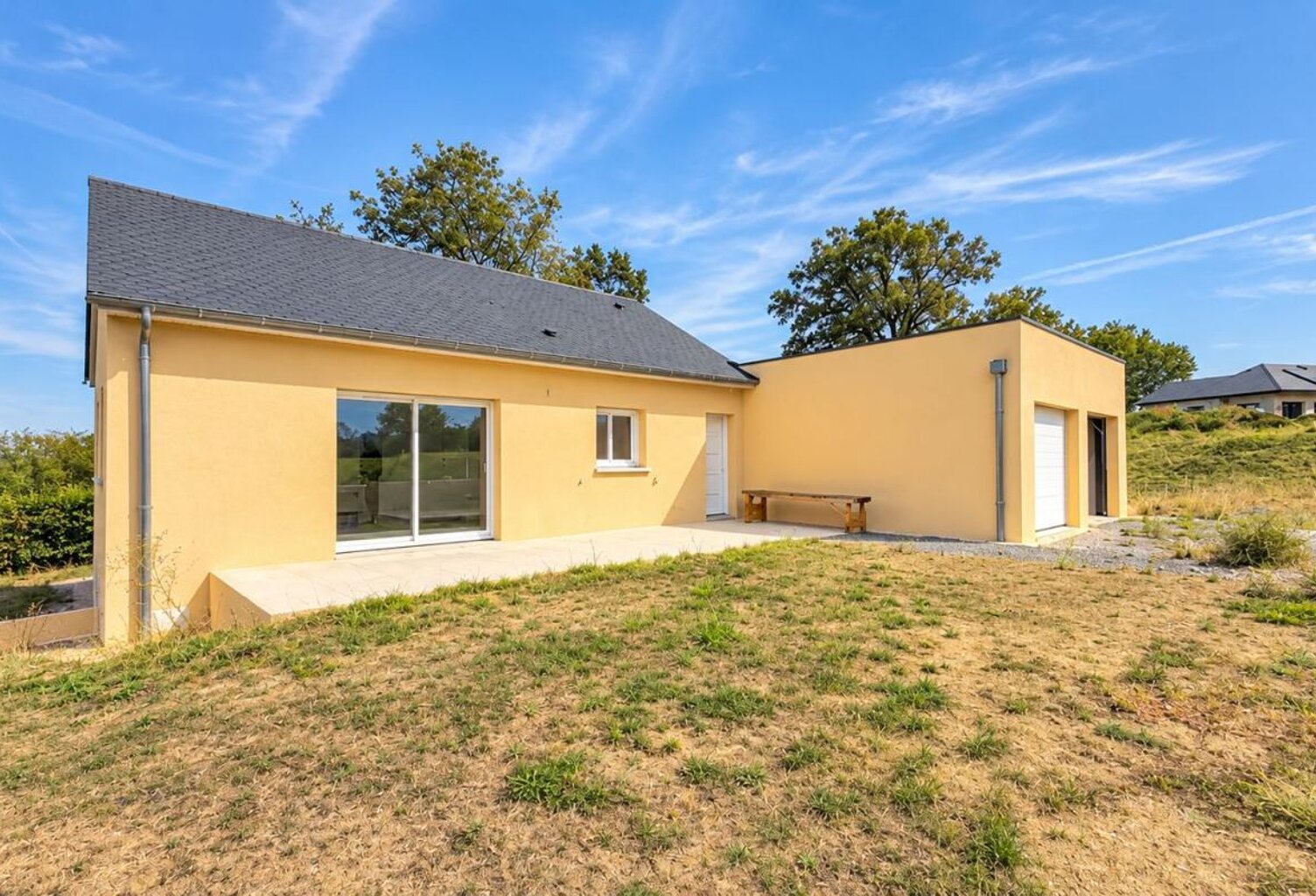 Maison neuve 2026 – 106 m², 3 chambres et double garage à Salmiech — photo 1