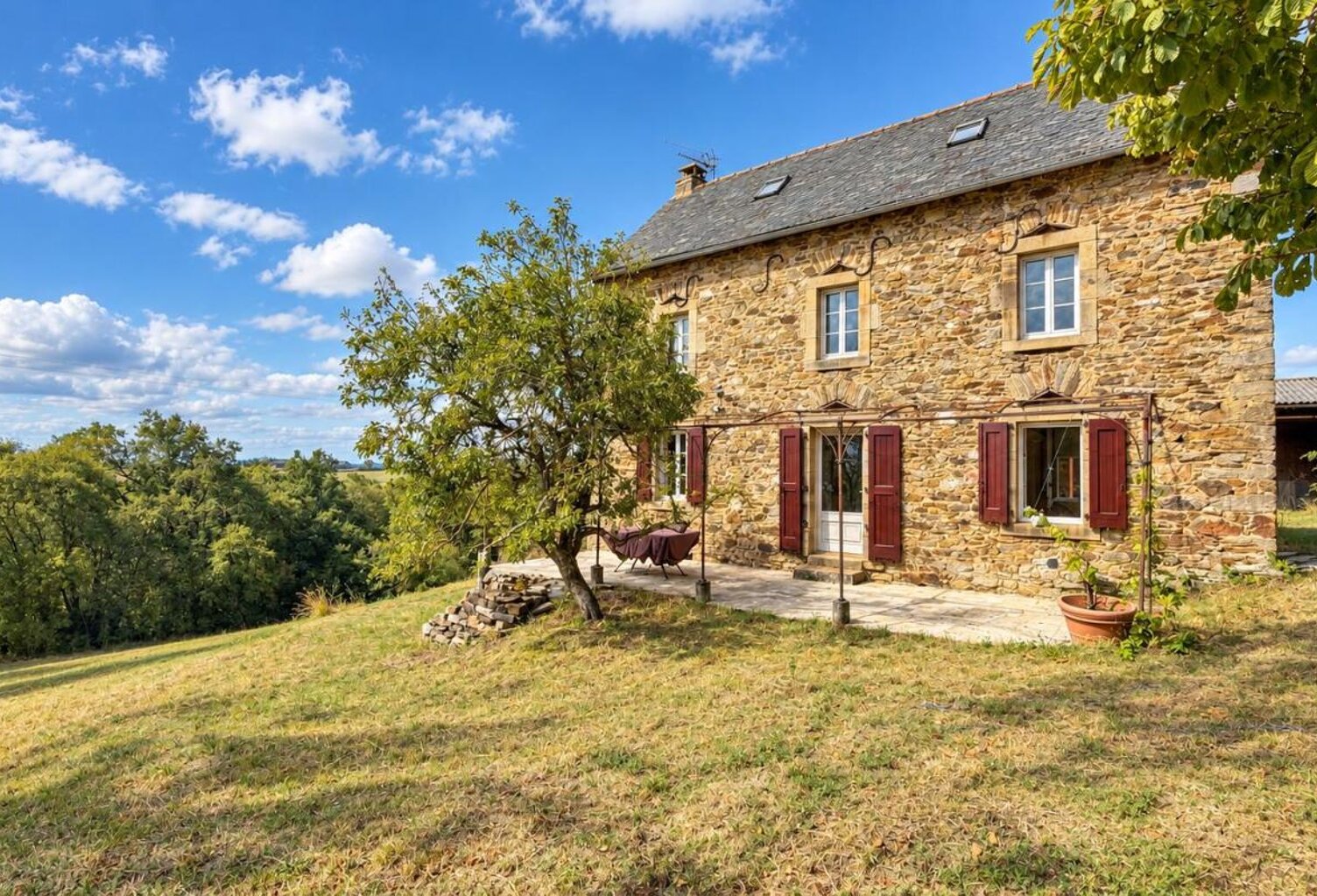 Maison au calme avec grand terrain de 1,8 hectare – Un cadre de vie privilégié — photo 1