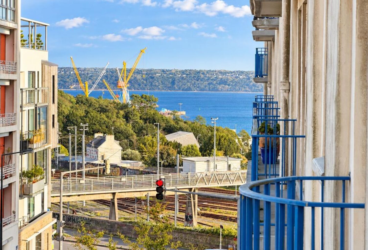 HYPER CENTRE - Appartement 75m2 avec vue mer / Balcon - Ascenseur — photo 1