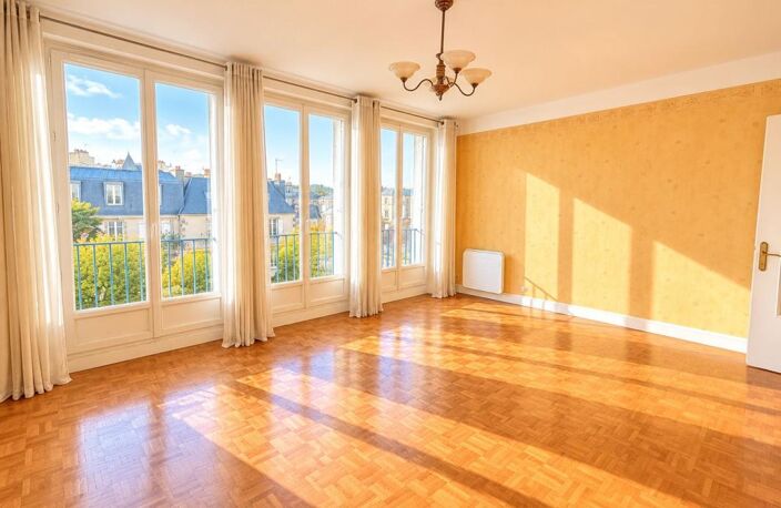 HYPER CENTRE - Appartement 75m2 avec vue mer / Balcon - Ascenseur — photo 2