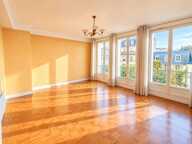 HYPER CENTRE - Appartement 75m2 avec vue mer / Balcon - Ascenseur — photo 3