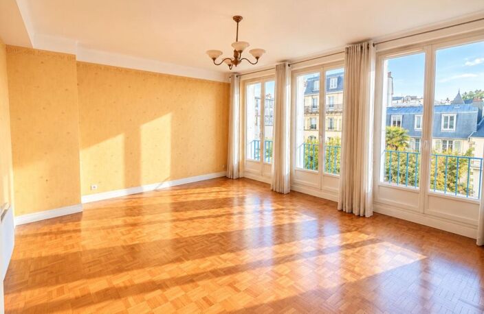 HYPER CENTRE - Appartement 75m2 avec vue mer / Balcon - Ascenseur — photo 3