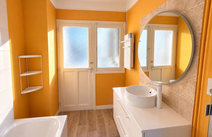 HYPER CENTRE - Appartement 75m2 avec vue mer / Balcon - Ascenseur — photo 5