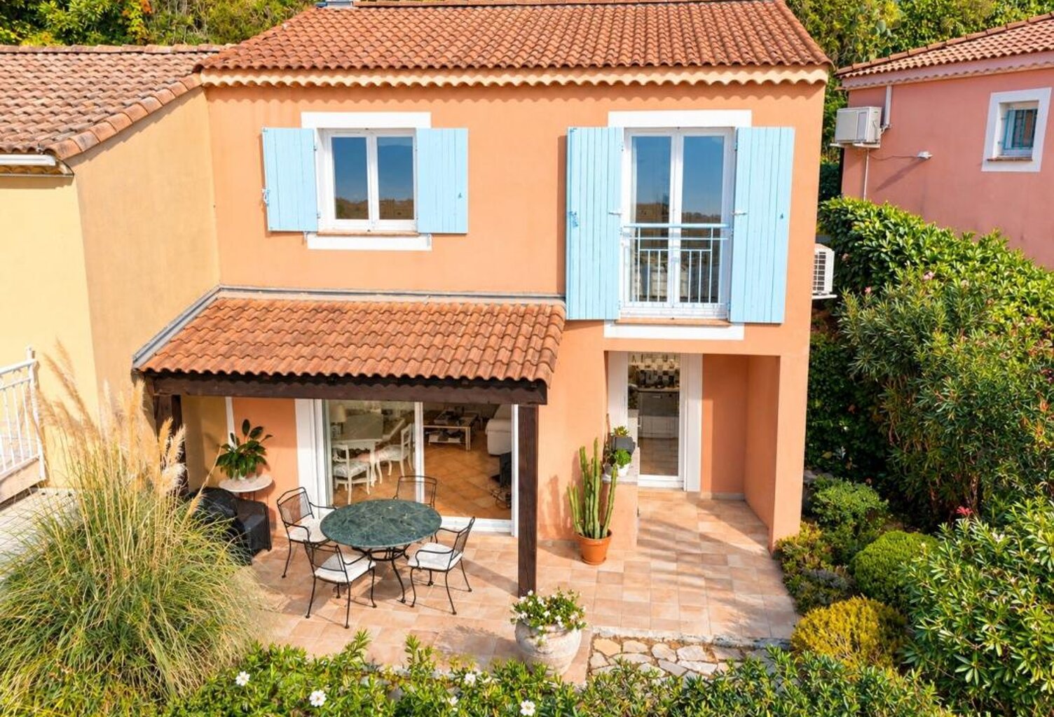 VUE MER - DOMAINE AVEC PISCINE - 2 CHAMBRES - GARAGE — photo 1