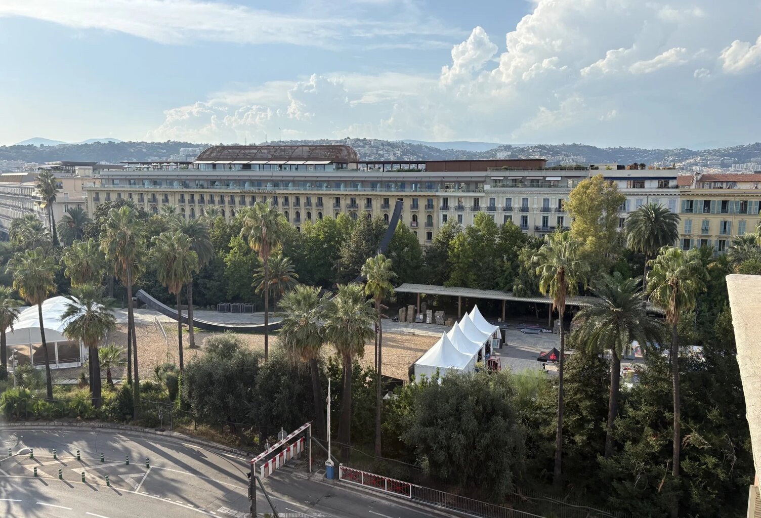 PLACE MASSENA  2 PIECES DERNIER ETAGE ASCENSEUR — photo 1