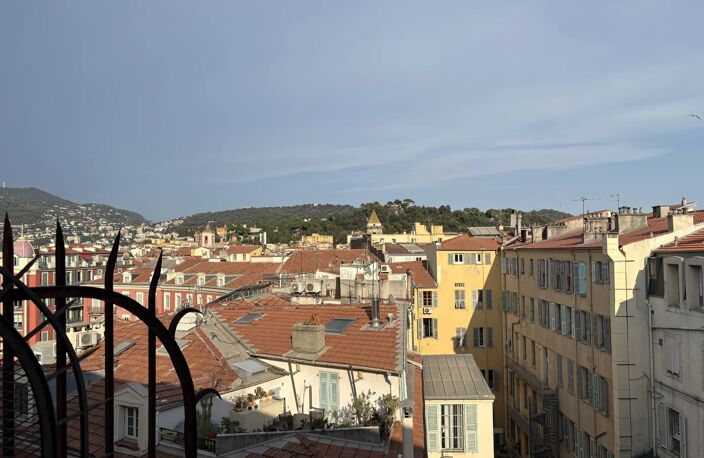 PLACE MASSENA  2 PIECES DERNIER ETAGE ASCENSEUR — photo 4