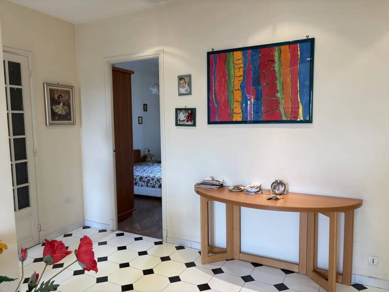 PLACE MASSENA  2 PIECES DERNIER ETAGE ASCENSEUR — photo 1