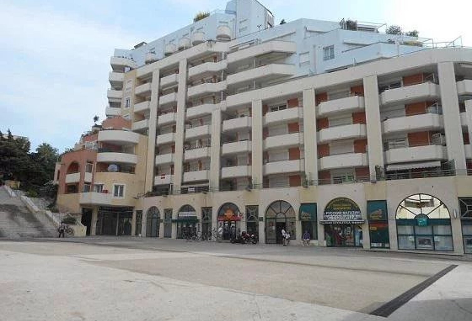 PARKING SECURISE RUE DE FRANCE / GROSSO — photo 1