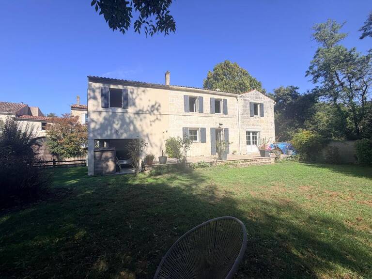 SAINTES – Demeure familiale du XIXe siècle – 175 m² – 5 chambres – écrin de verdure — photo 1