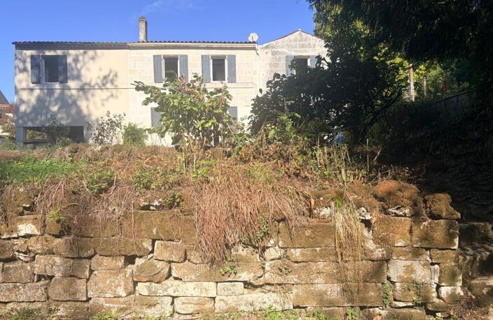 SAINTES – Demeure familiale du XIXe siècle – 175 m² – 5 chambres – écrin de verdure — photo 2