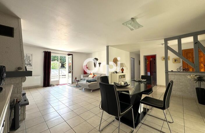 Maison - 4 chambres - 1993 m² parcelle - Piscine - Garage — photo 3