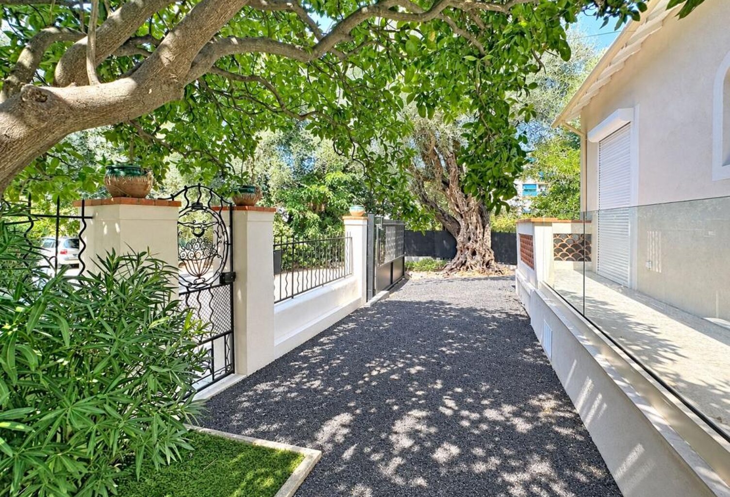 MAISON INDIVIDUELLE AVEC JARDIN, SOLARIUM & PARKING — photo 1