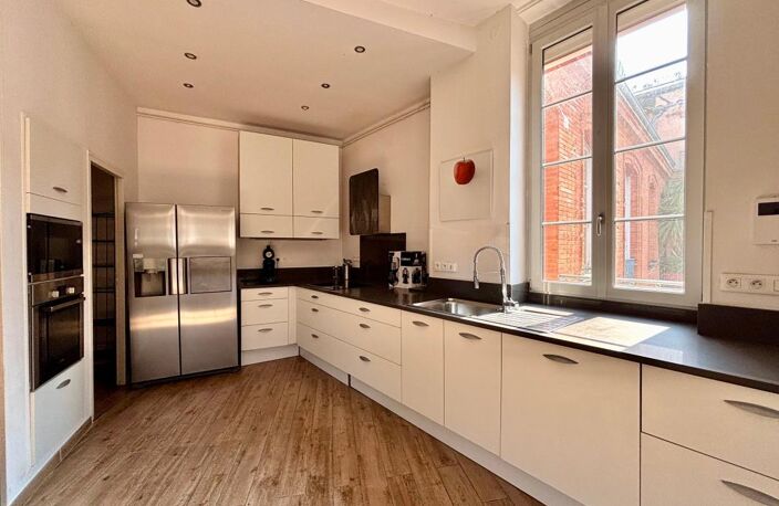Toulouse Bourse Appartement T5 dans immeuble de caractère avec terrasse garage ascenseur — photo 3