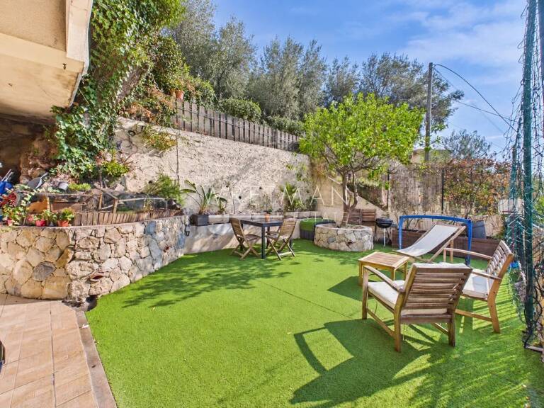 Appartement 4 / 5 pièces avec terrasse, balcon et cour privative — photo 1