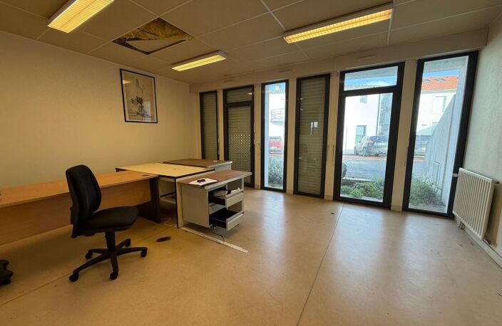Appartement ou local commercial d'environ 139m2 SAINT GEORGES DE DIDONNE CENTRE — photo 2