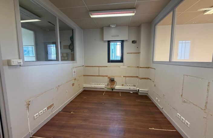 Appartement ou local commercial d'environ 139m2 SAINT GEORGES DE DIDONNE CENTRE — photo 5