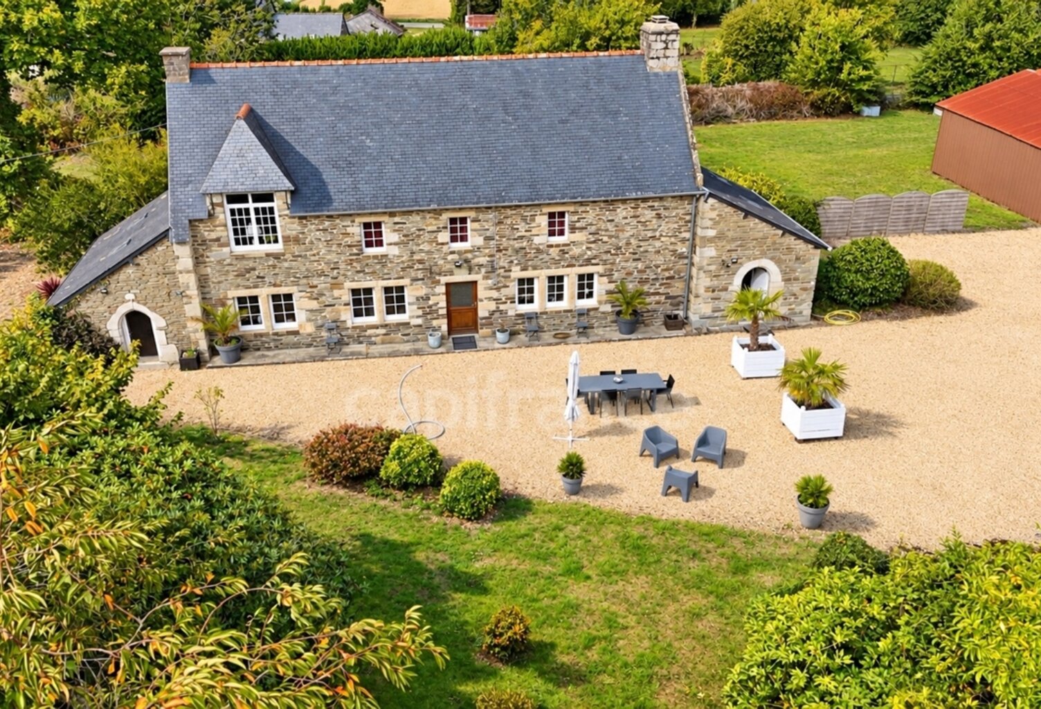 Propriété à vendre 8 pièces avec terrain et dépendances en périphérie de Carhaix-Plouguer — photo 1