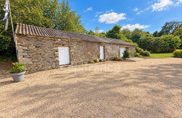 Propriété à vendre 8 pièces avec terrain et dépendances en périphérie de Carhaix-Plouguer — photo 3