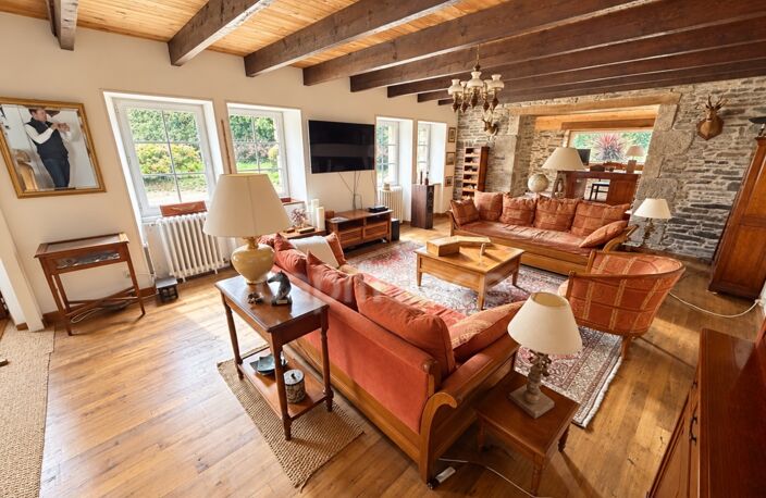 Propriété à vendre 8 pièces avec terrain et dépendances en périphérie de Carhaix-Plouguer — photo 5