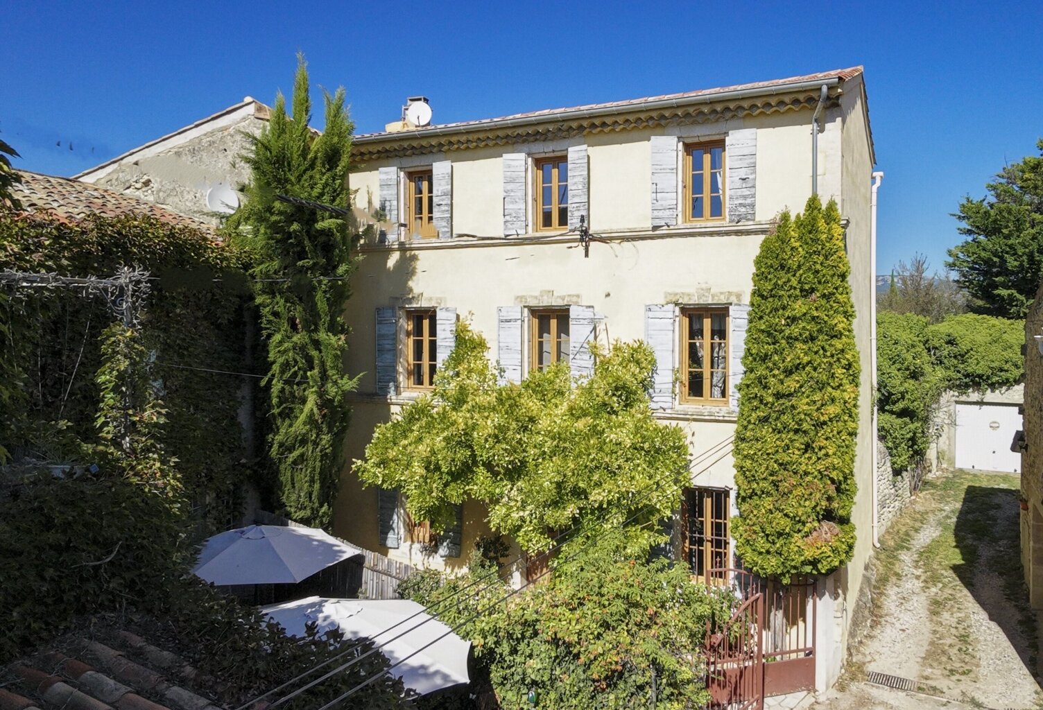 Magnifique Maison de Caractère, Proximité centre ville, calme, sans vis à vis, piscine, garage, annexe sur 462m2 de terrain — photo 1