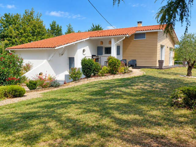 Maison à vendre 7 pièces MONTAUBAN (82), 5 chambres, garage, piscine, jardin et dépendance — photo du bien