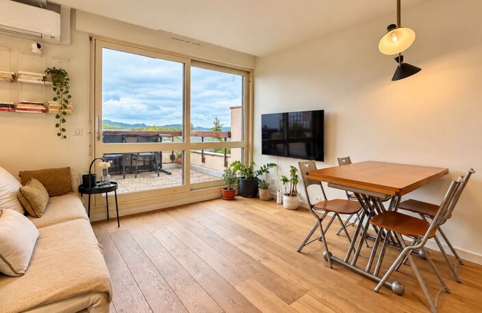 Talloires (74) – T2 bis meublé de 42 m² en triplex, deux balcons vue lac — photo 2