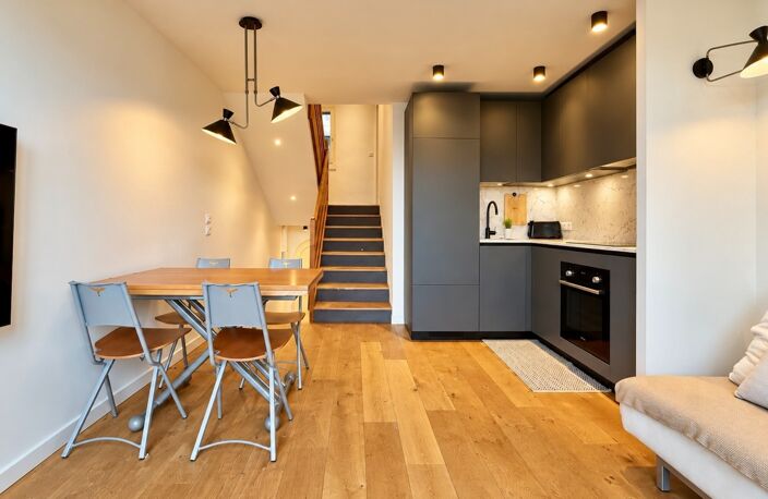 Talloires (74) – T2 bis meublé de 42 m² en triplex, deux balcons vue lac — photo 4