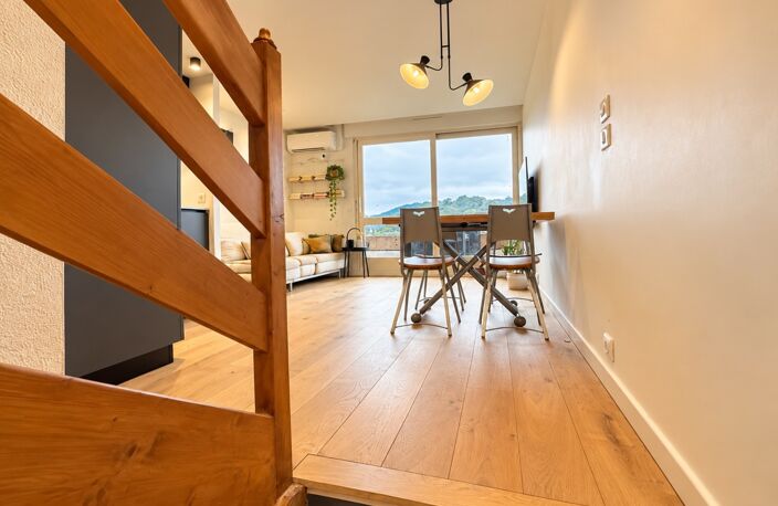 Talloires (74) – T2 bis meublé de 42 m² en triplex, deux balcons vue lac — photo 5
