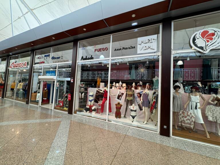 Rémire-Montjoly – Surface commerciale de prêt-à-porter OTALIA à céder, Centre commercial Montjoly 2 — photo 1
