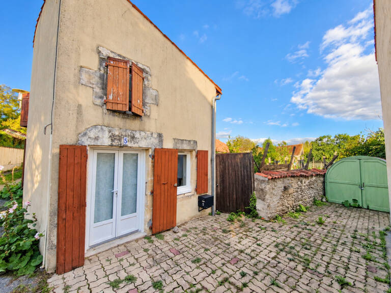 Maison à vendre 2 pièces TONNAY BOUTONNE (17) 47 m² habitables — photo 1