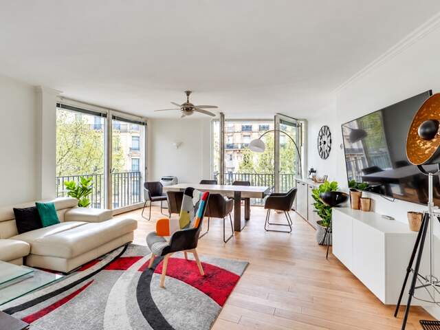 Exclusivité - A vendre - Appartement très lumineux - Balcon - 5 pièces - 4 chambres possibles - Cuisine indépendante - Cave et Parking - Adresse prestigieuse — photo du bien