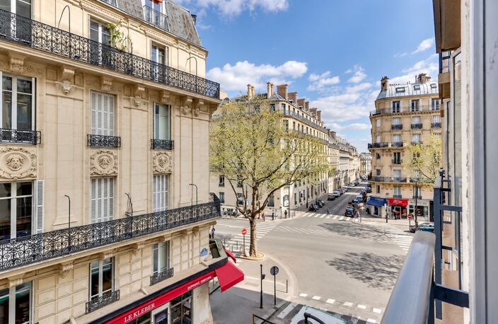 Exclusivité - A vendre - Appartement très lumineux - Balcon - 5 pièces - 4 chambres possibles - Cuisine indépendante - Cave et Parking - Adresse prestigieuse — photo 5