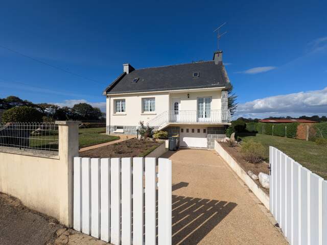 BUBRY EN CAMPAGNE AU CALME MAISON NÉO BRETONNE EN REZ DE CHAUSSEE SURELEVE AVEC VIE DE PLAIN PIED DE 5 PIÈCES DE 100m² ENVIRON PARCELLES CLÔTURÉES DE 2315M² — photo du bien