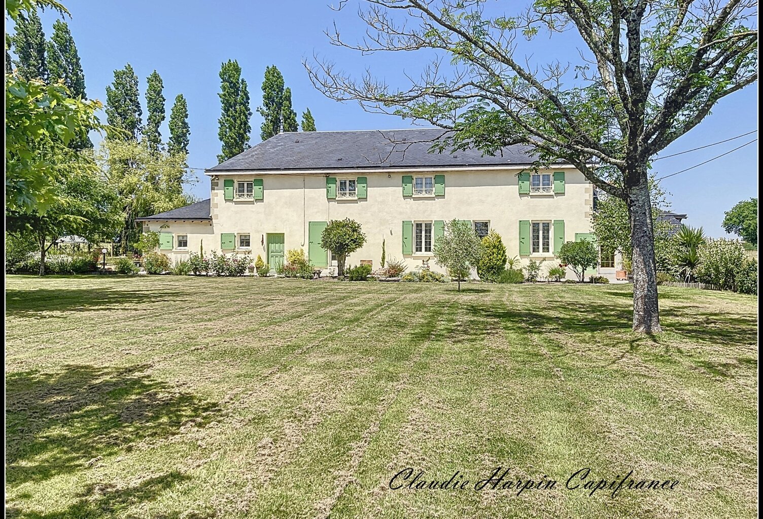 Maison à vendre 8 pièces AIRVAULT (79) - terrain 2769 m² - 5 ch - mare -288 m² habitable — photo 1