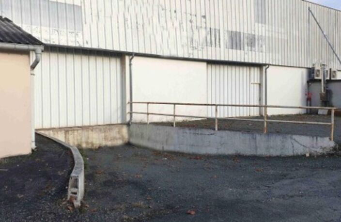 Dpt Vendée (85), à vendre FONTENAY LE COMTE Entrepots et Bureaux — photo 3
