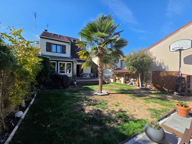 TREMBLAY EN FRANCE - Maison T5 - 115 m2 habitable - Terrain 396 m2 avec piscine — photo du bien